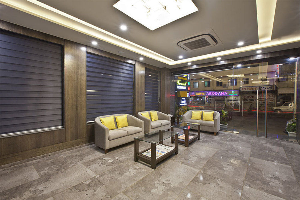 Hotel Sifat International Surat Exterior photo